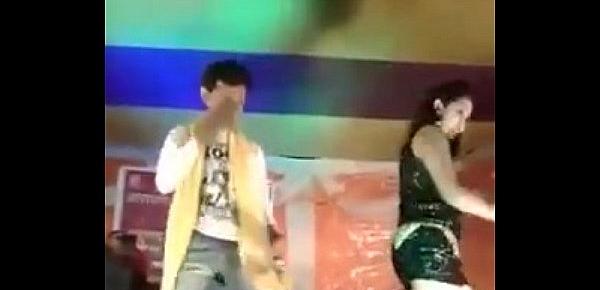  Sexy Hot Desi Teen Dancing On Stage in Public on Sex Song